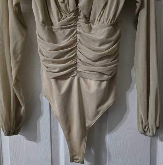 Guess Neutral Beige Mesh Bodysuit, Ruched Back, Sheer Sleeves, Deep V-Neck, EUC! - Picture 8 of 15